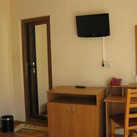 Family Veronika Hotel 2*