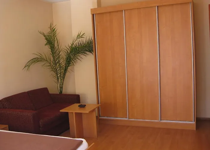 Family Veronika 2* דבין