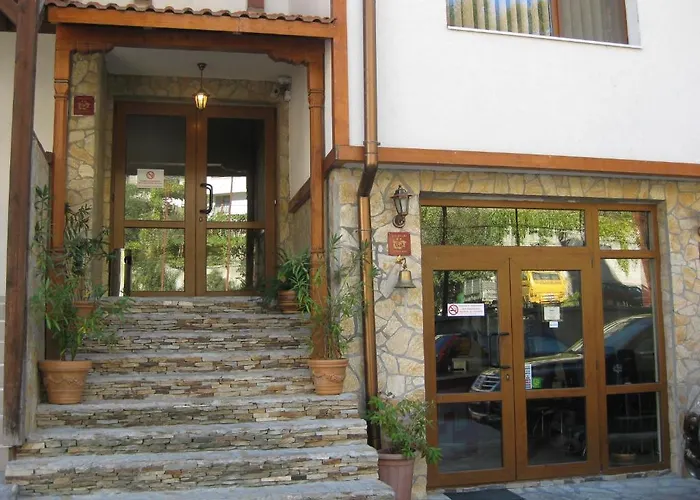 Family Veronika מלון