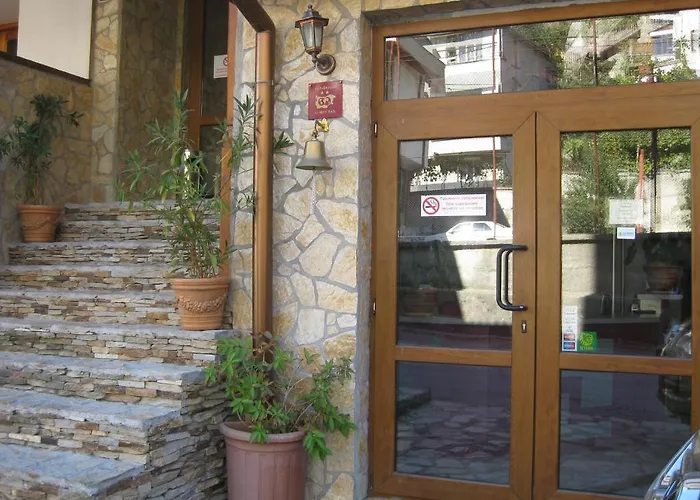 Family Veronika מלון