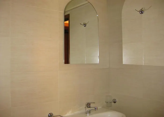 מלון Family Veronika 2*